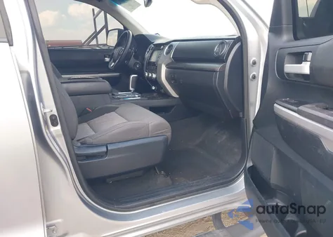 2017 Toyota Tundra Sr5 4.6L V8 из США, поврежденный, VIN 5TFEM5F10HX110086